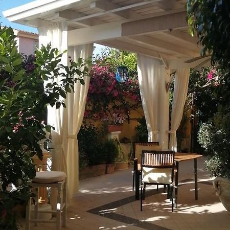 Domos Le Due Tuie Bed & Breakfast Piscinas Ngoại thất bức ảnh