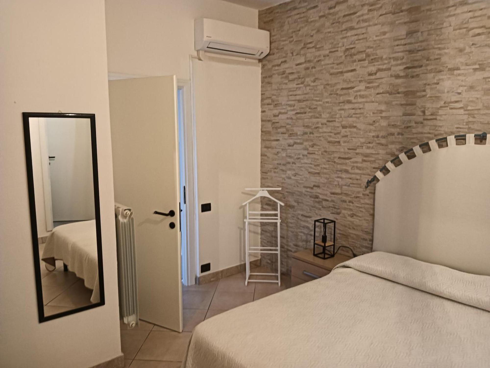 Domos Le Due Tuie Bed & Breakfast Piscinas Ngoại thất bức ảnh