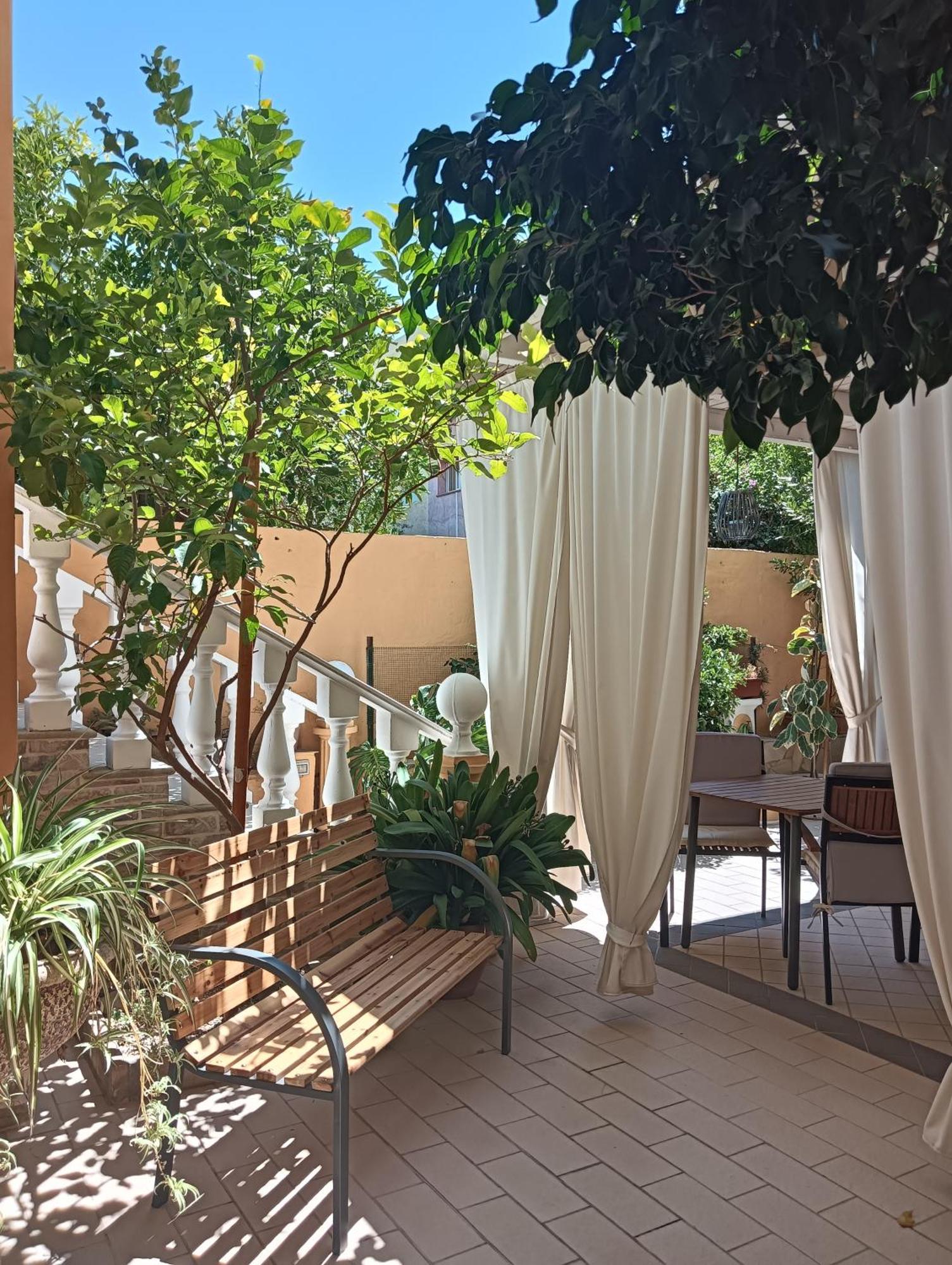 Domos Le Due Tuie Bed & Breakfast Piscinas Ngoại thất bức ảnh